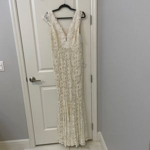 Lulu’s lace white lace maxi dress, size medium, brand new with tags